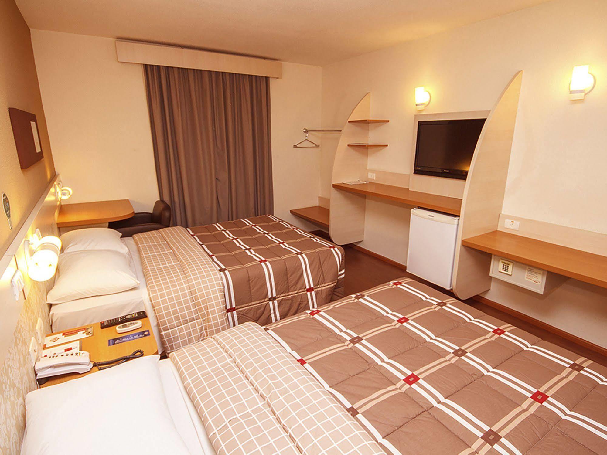 10 Hotel